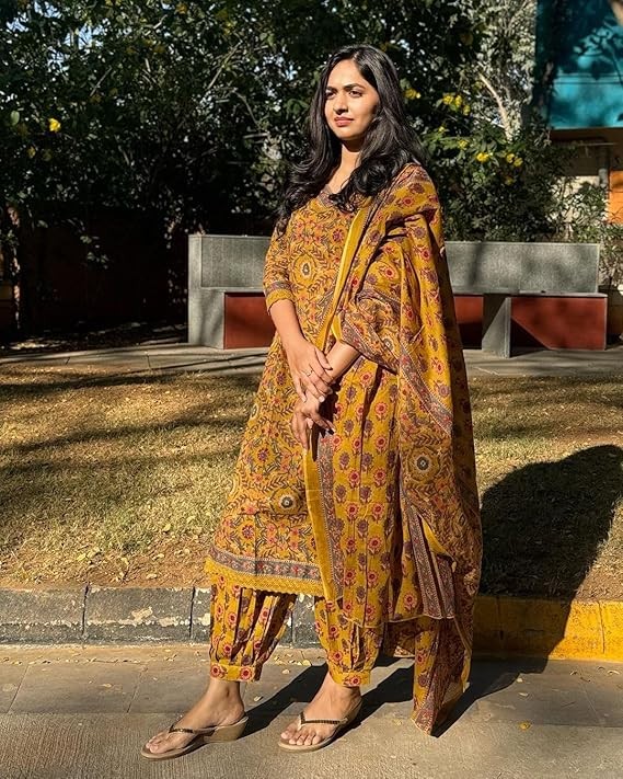 KLOSIA Women Printed Kurta and Pant Set with Dupatta